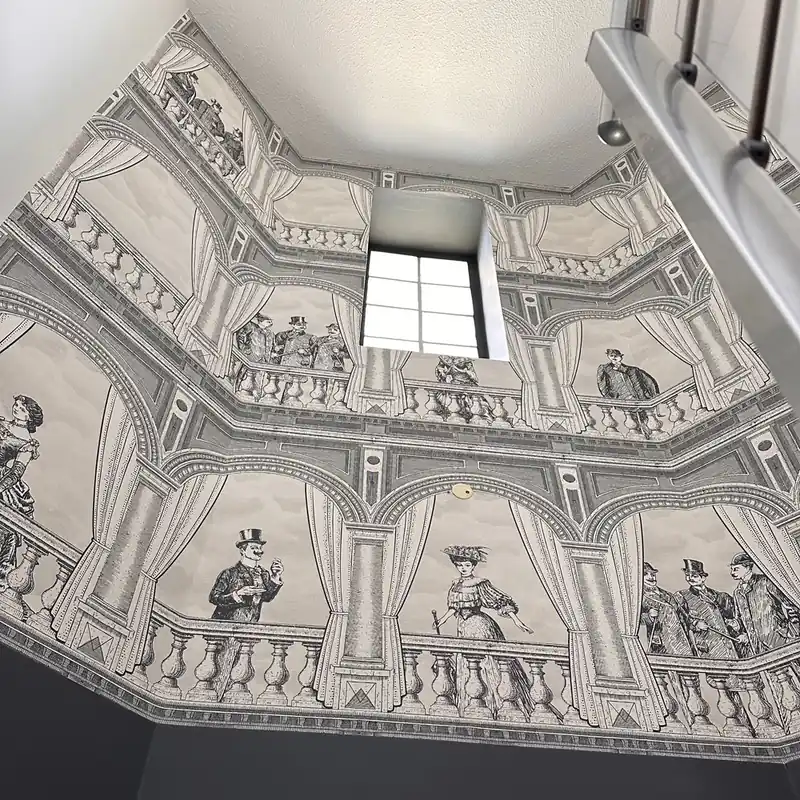 Carta da parati Giorno a teatro - TNT Effetto Muro / 100x300 cm Bestel Nu