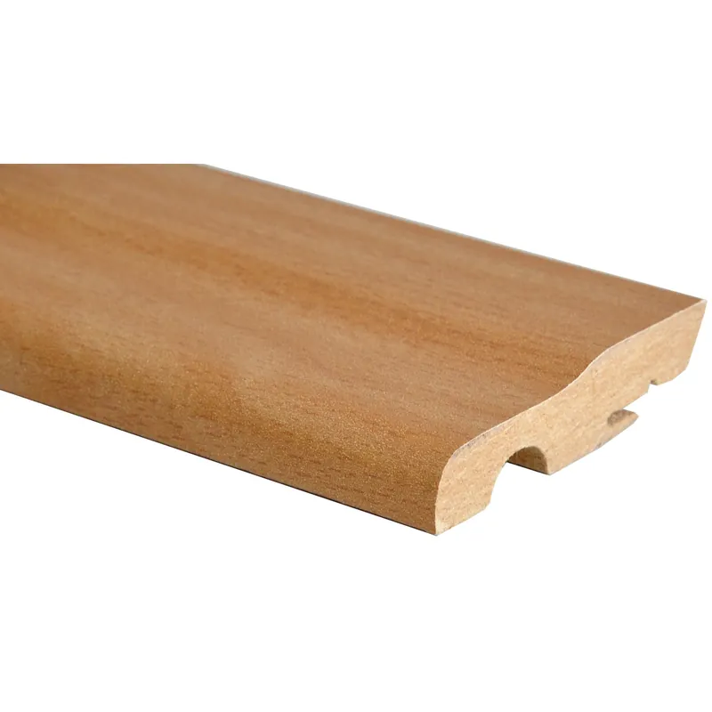 Battiscopa in MDF con passacavo rivestito faggio H 7 cm Tijdelijk Beschikbaar