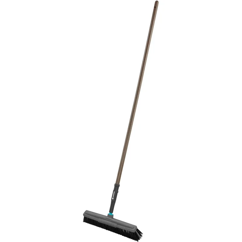 Koop Online Scopa per esterni Gardena NatureLine larghezza 45 cm manico in legno