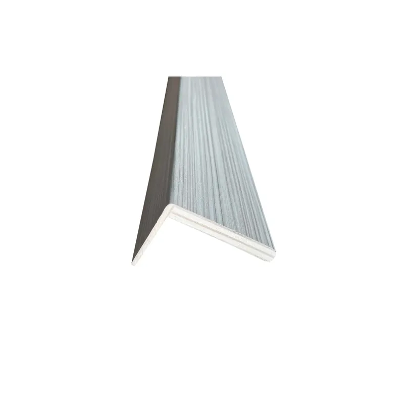 Coprifilo liscio listellare laminato Lar. Sabb. alt 7 cm con ala da 4 cm Korting